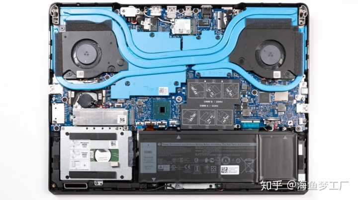 g7 7590,边框变窄趋势,很明显为了使机身更薄,取消了 框架结构,散热